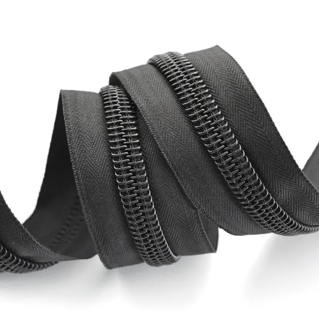 Nylon coil zipper chain